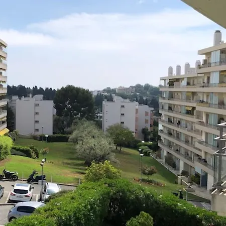 Pretty 38 M With Balcony - 10 Min From The Center * Antibes